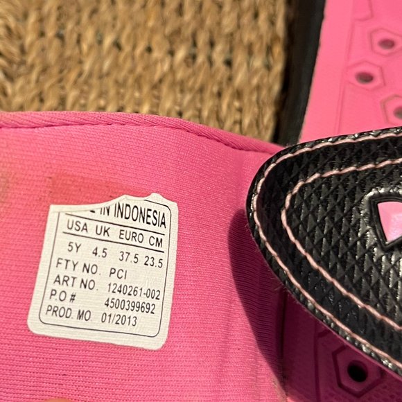 UNDER ARMOUR Slides Size 5 Barbie Pink and Black Beach Pool - Picture 9 of 12
